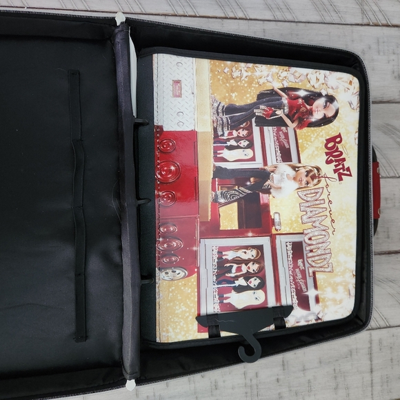 Bratz Forever Diamonds Zippered Doll Case - Picture 5 of 11